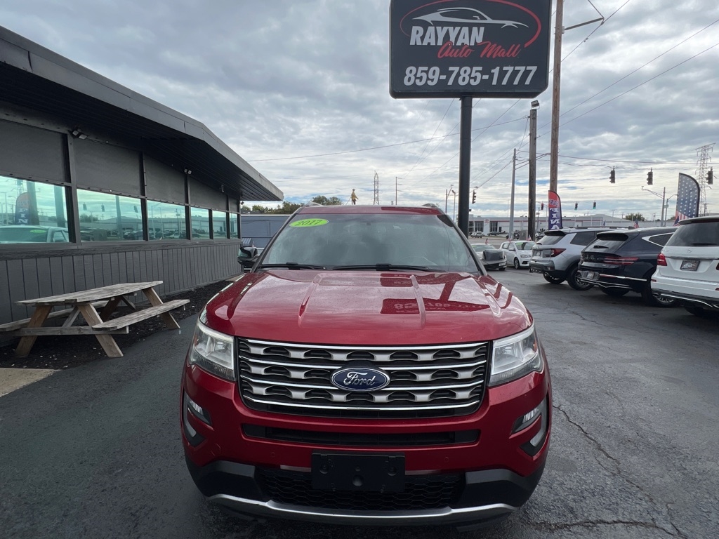 2017 Ford Explorer XLT photo 3