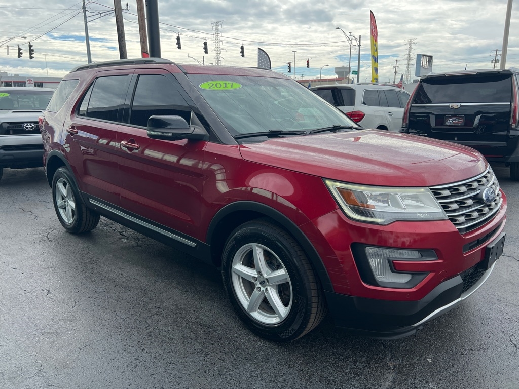 2017 Ford Explorer XLT photo 4