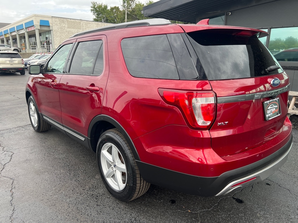 2017 Ford Explorer XLT photo 9