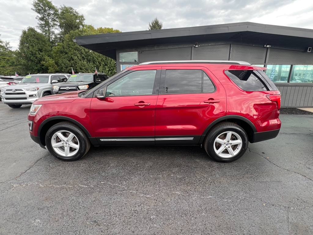 2017 Ford Explorer XLT photo 10