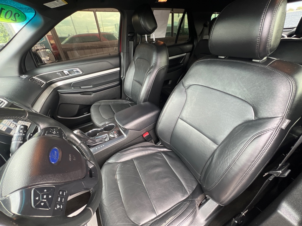 2017 Ford Explorer XLT photo 13