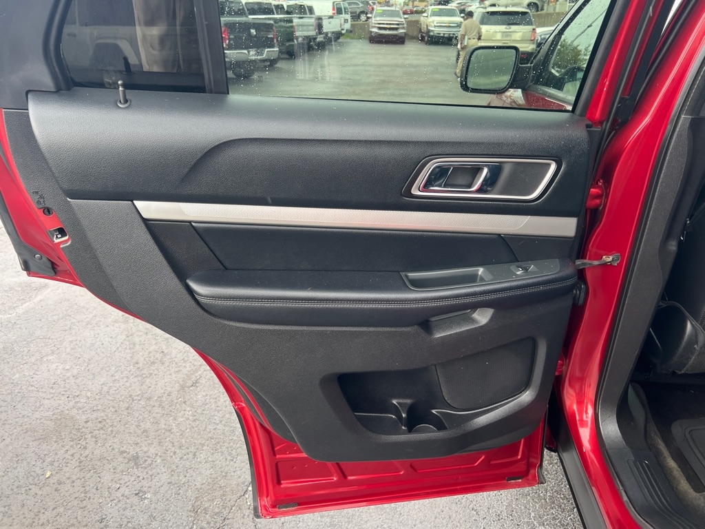 2017 Ford Explorer XLT photo 14