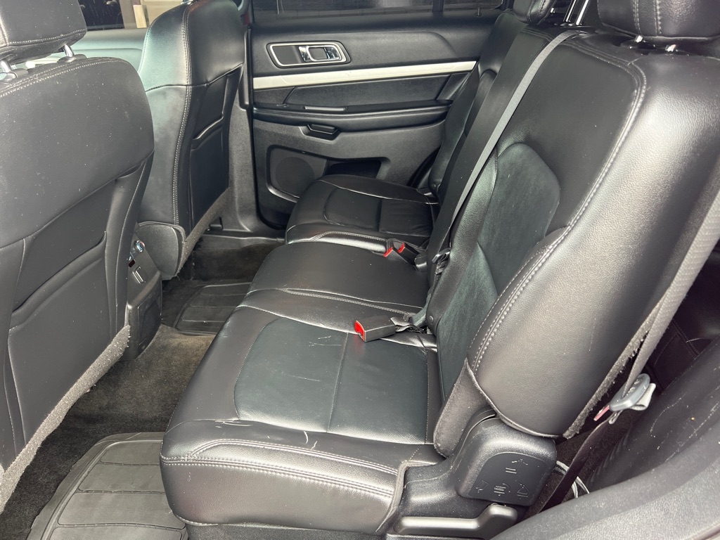 2017 Ford Explorer XLT photo 15