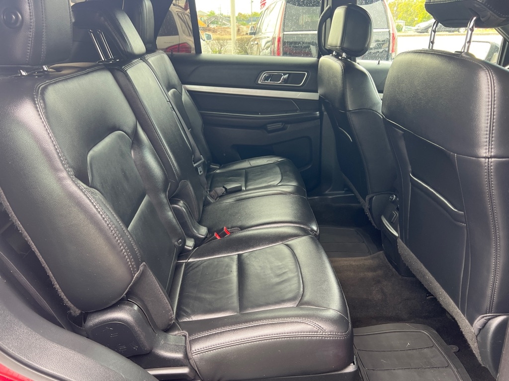 2017 Ford Explorer XLT photo 19