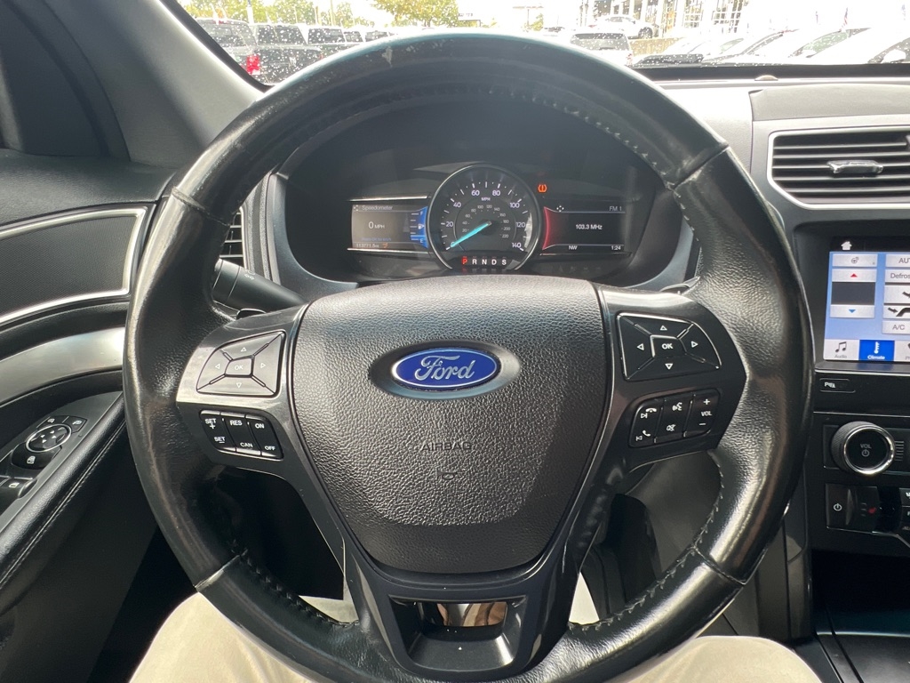 2017 Ford Explorer XLT photo 26
