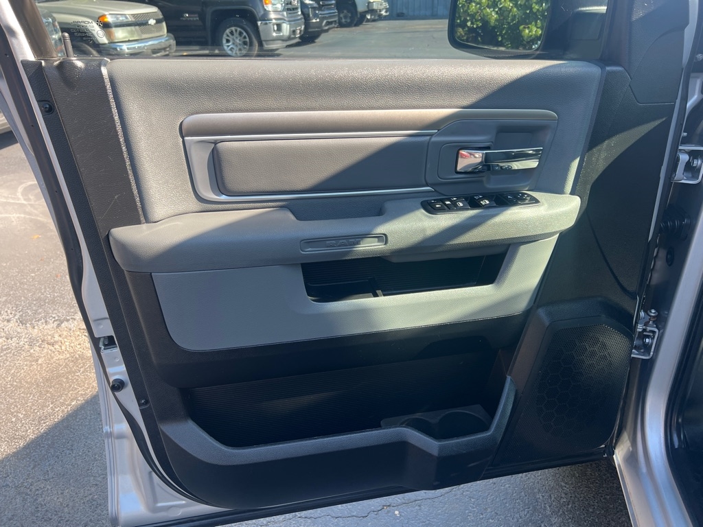 2013 Ram 1500 SLT photo 7