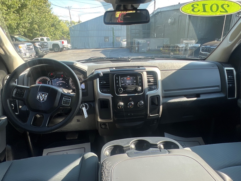 2013 Ram 1500 SLT photo 10