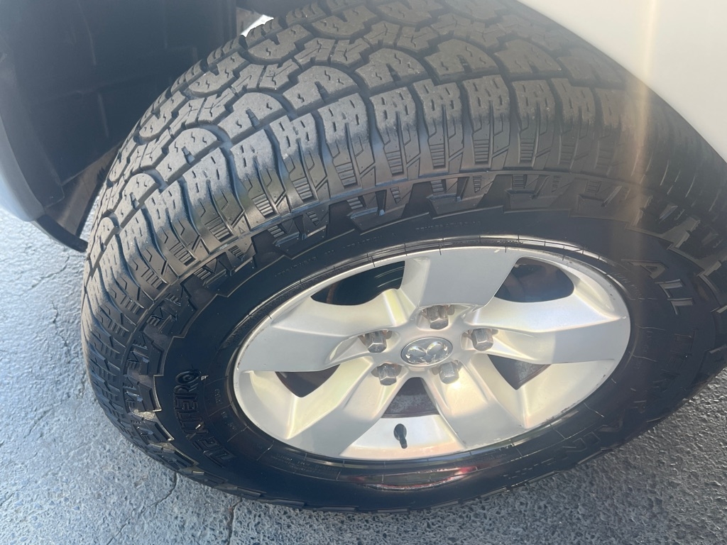 2013 Ram 1500 SLT photo 15