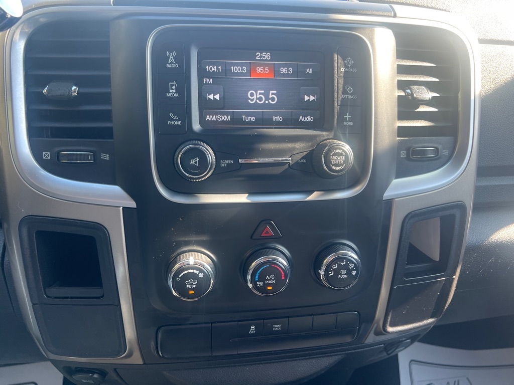 2013 Ram 1500 SLT photo 18