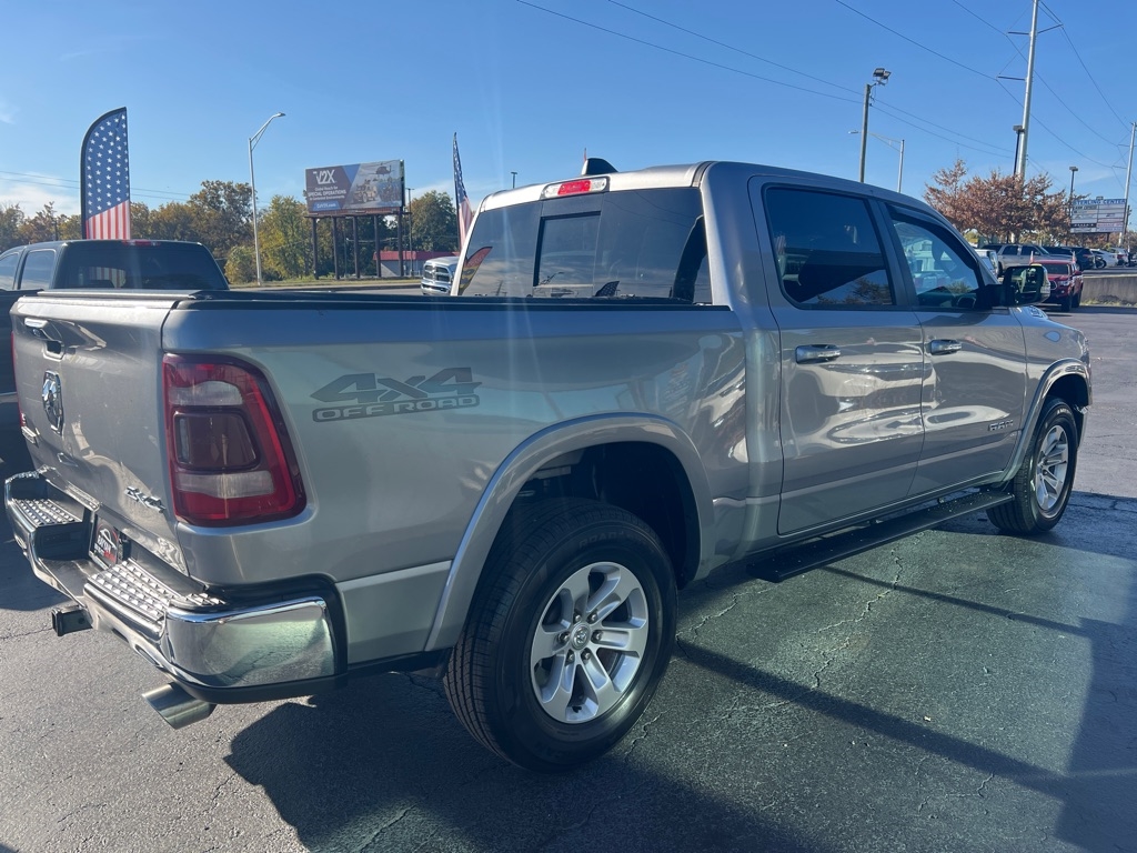 RAM 1500 Laramie 4x4 Crew Cab 5'7" Box 2019 RAM 1500 Laramie 4x4 Crew Cab 5'7" Box 2019