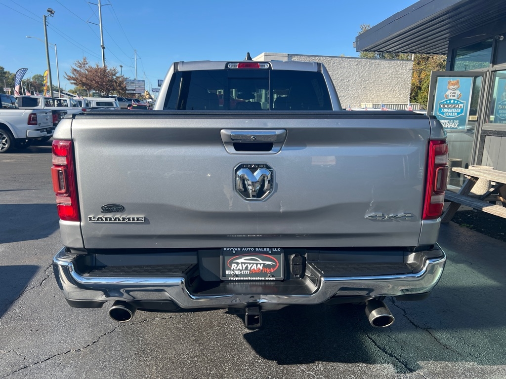 RAM 1500 Laramie 4x4 Crew Cab 5'7" Box 2019 RAM 1500 Laramie 4x4 Crew Cab 5'7" Box 2019