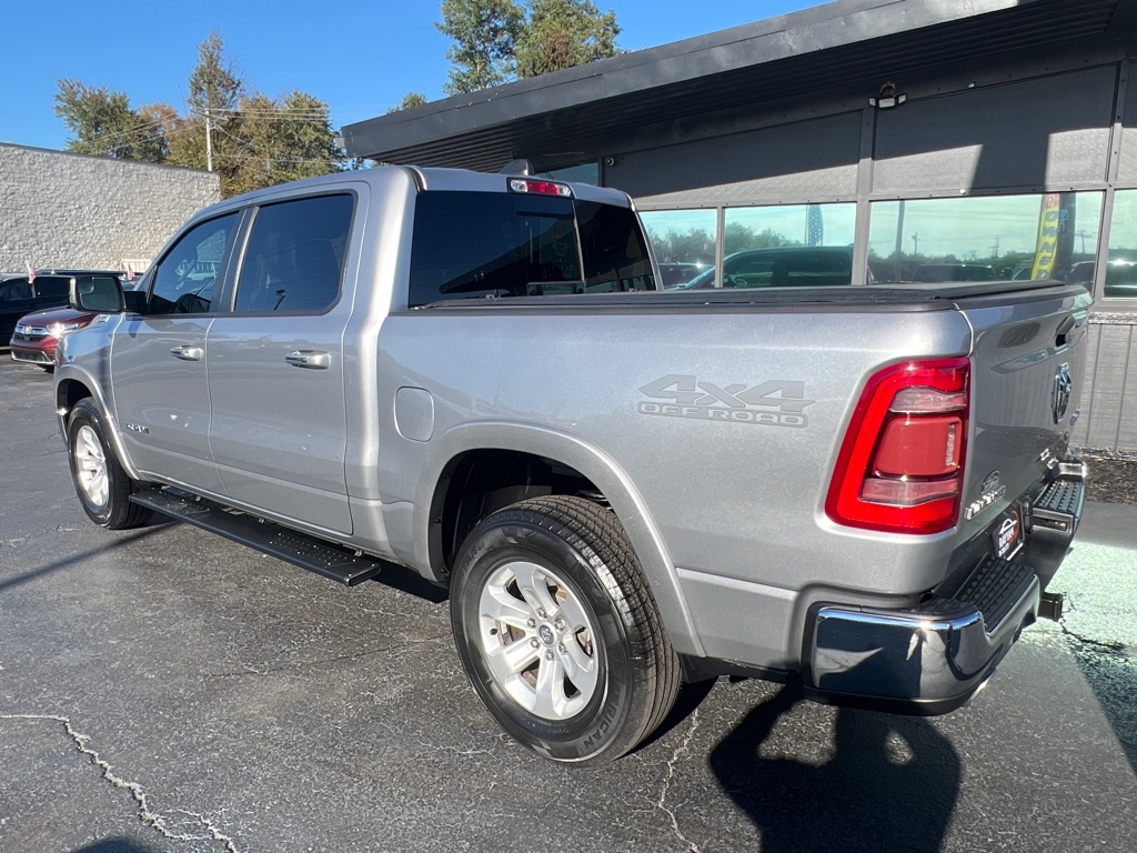 RAM 1500 Laramie 4x4 Crew Cab 5'7" Box 2019 RAM 1500 Laramie 4x4 Crew Cab 5'7" Box 2019