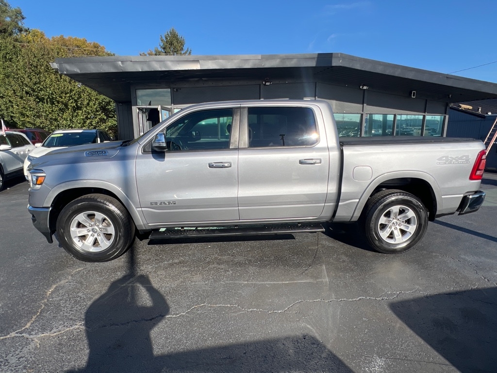 RAM 1500 Laramie 4x4 Crew Cab 5'7" Box 2019 RAM 1500 Laramie 4x4 Crew Cab 5'7" Box 2019