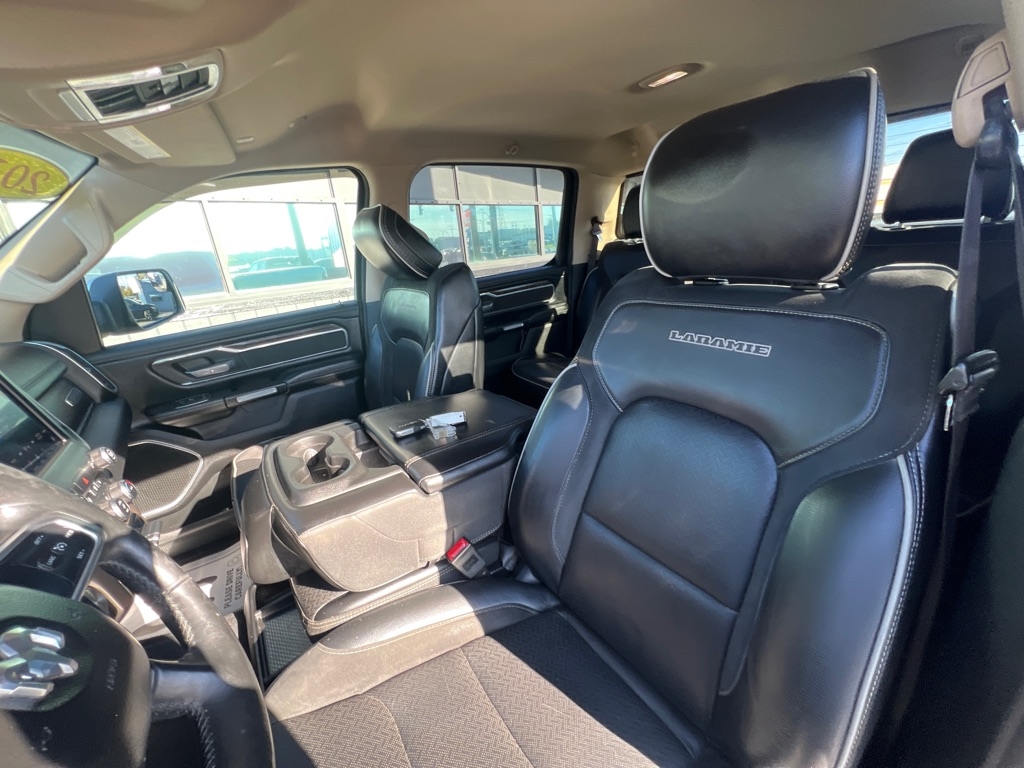 RAM 1500 Laramie 4x4 Crew Cab 5'7" Box 2019 RAM 1500 Laramie 4x4 Crew Cab 5'7" Box 2019