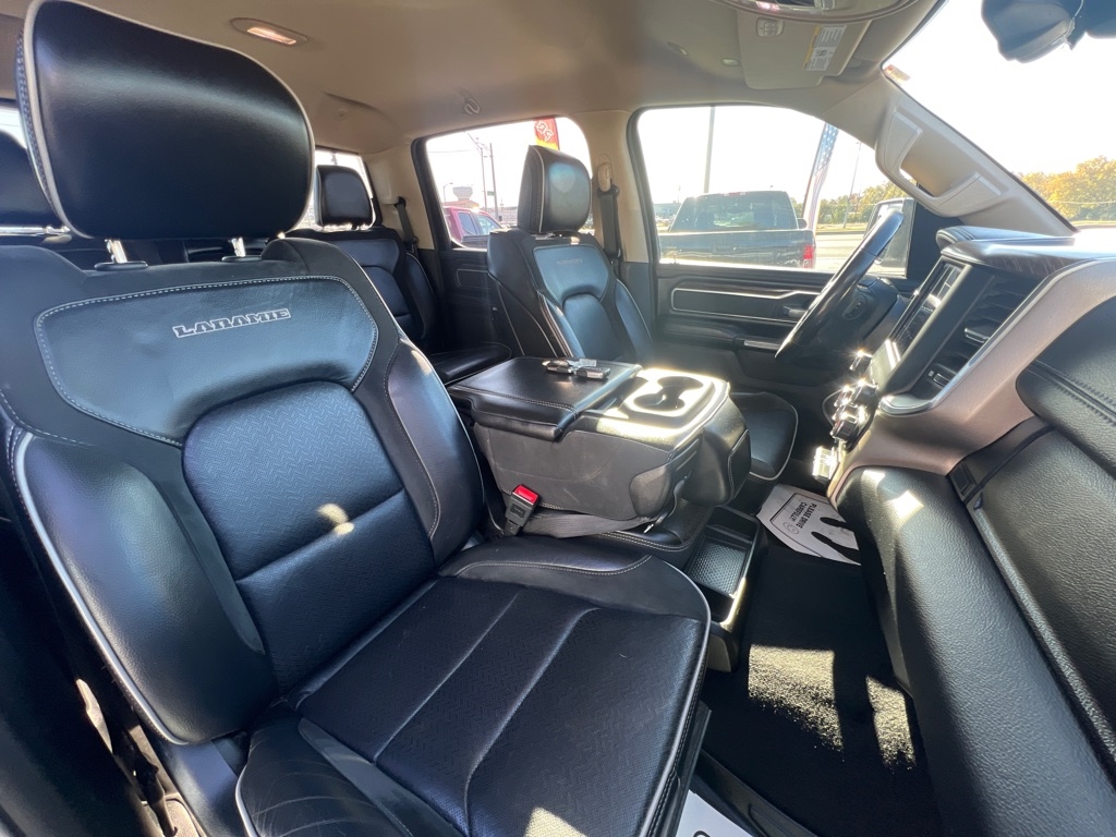 RAM 1500 Laramie 4x4 Crew Cab 5'7" Box 2019 RAM 1500 Laramie 4x4 Crew Cab 5'7" Box 2019