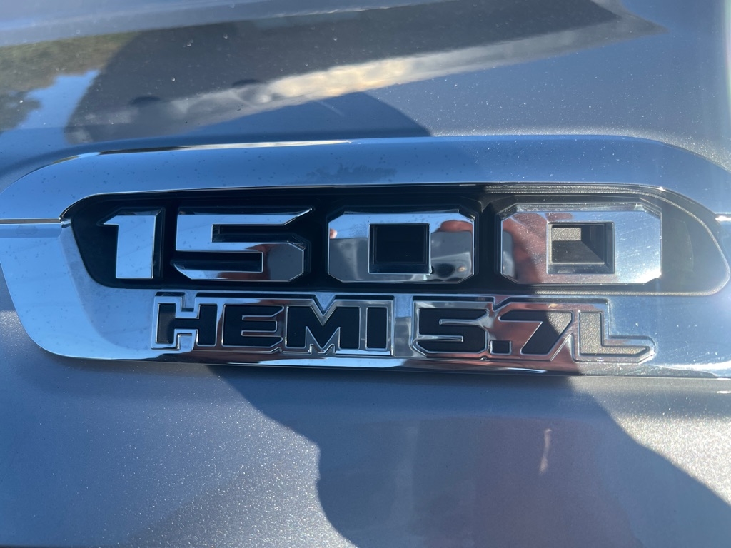 RAM 1500 Laramie 4x4 Crew Cab 5'7" Box 2019 RAM 1500 Laramie 4x4 Crew Cab 5'7" Box 2019