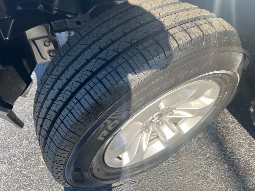 RAM 1500 Laramie 4x4 Crew Cab 5'7" Box 2019 RAM 1500 Laramie 4x4 Crew Cab 5'7" Box 2019