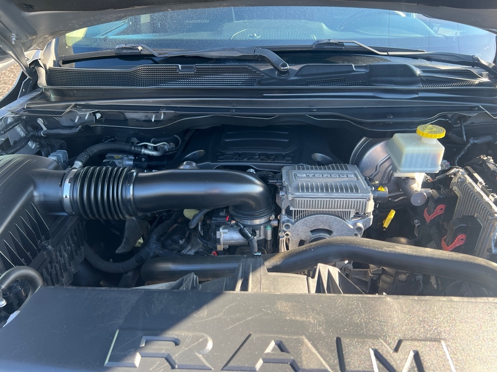 RAM 1500 Laramie 4x4 Crew Cab 5'7" Box 2019 RAM 1500 Laramie 4x4 Crew Cab 5'7" Box 2019