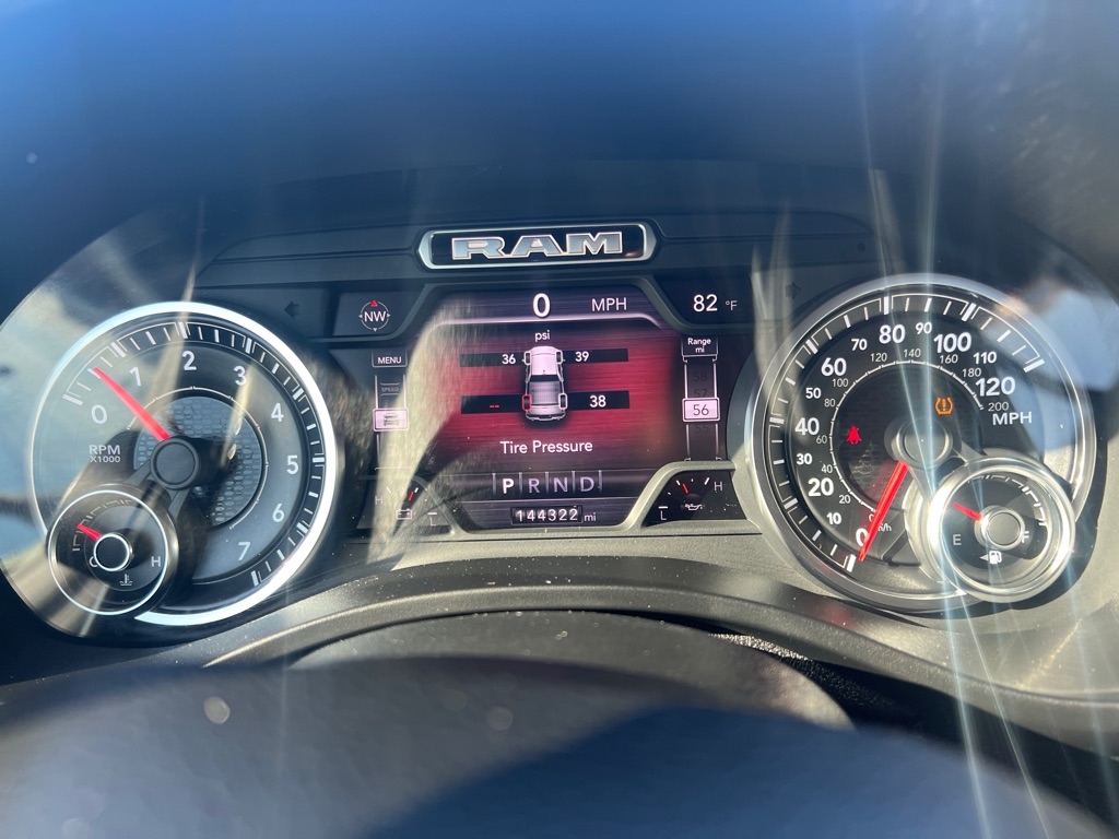 RAM 1500 Laramie 4x4 Crew Cab 5'7" Box 2019 RAM 1500 Laramie 4x4 Crew Cab 5'7" Box 2019