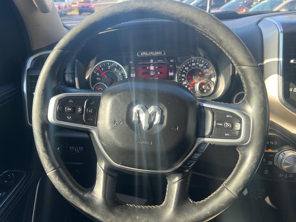 RAM 1500 Laramie 4x4 Crew Cab 5'7" Box 2019 RAM 1500 Laramie 4x4 Crew Cab 5'7" Box 2019