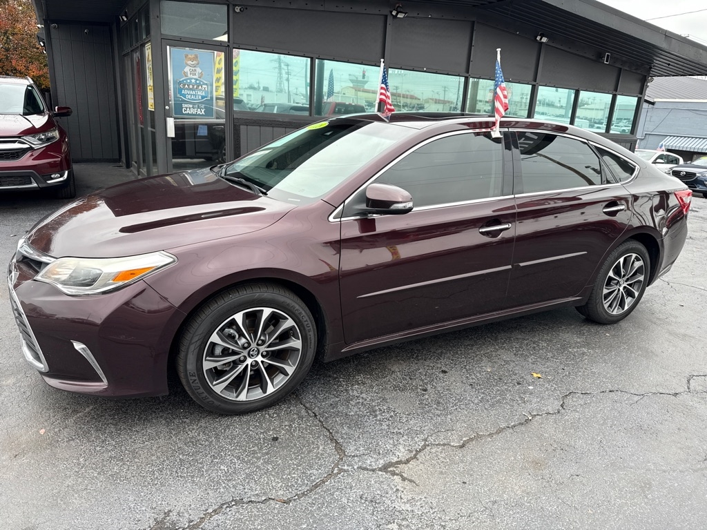 2018 Toyota Avalon XLE photo 2