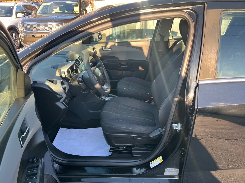 Chevrolet Sonic 5dr HB LT 2LT 2012