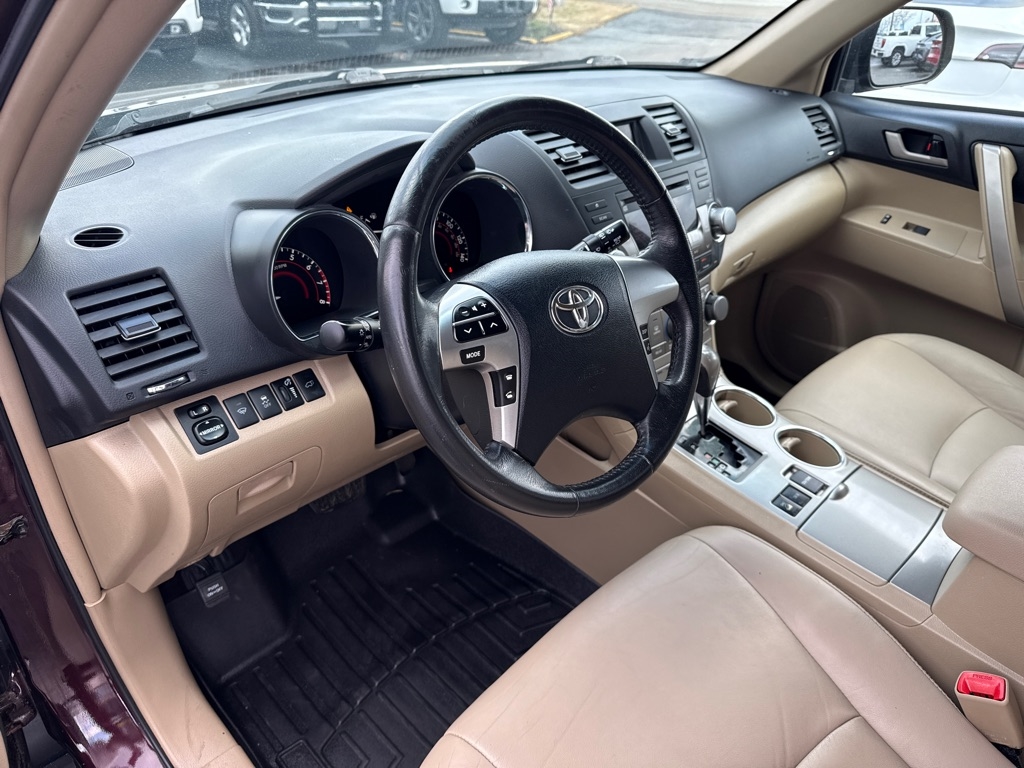 Toyota Highlander 4WD 4dr V6 Base (Natl) 2011