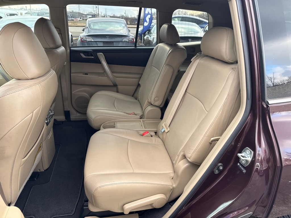 Toyota Highlander 4WD 4dr V6 Base (Natl) 2011