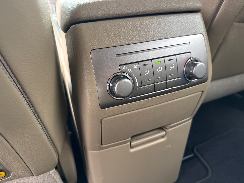 Toyota Highlander 4WD 4dr V6 Base (Natl) 2011