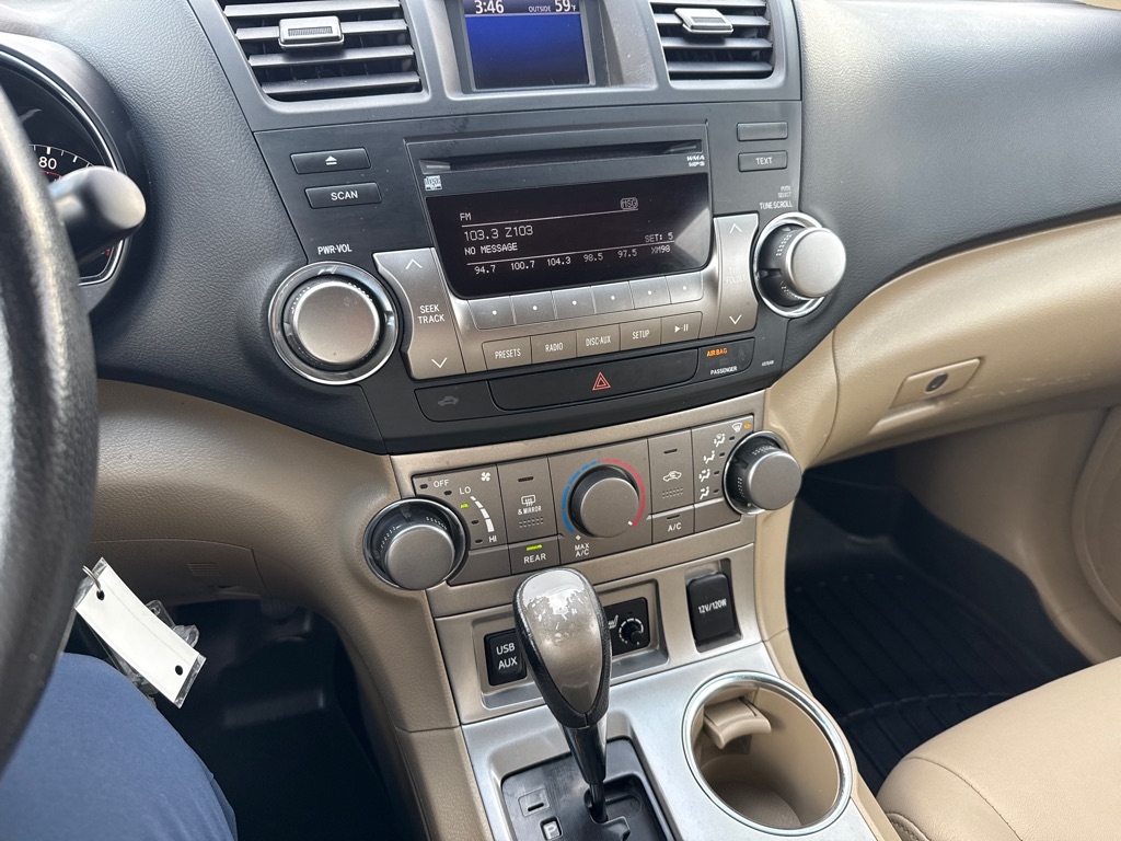 Toyota Highlander 4WD 4dr V6 Base (Natl) 2011