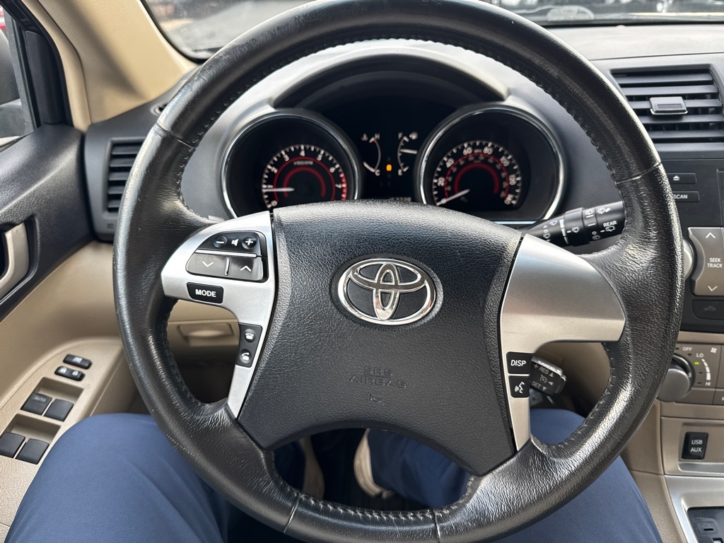 Toyota Highlander 4WD 4dr V6 Base (Natl) 2011