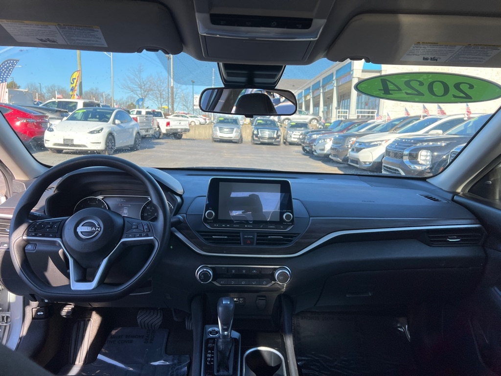 Nissan Altima 2.5 SV Sedan 2024