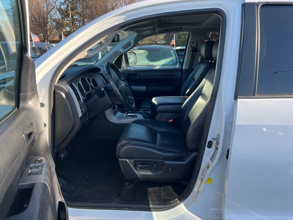 Toyota Sequoia RWD 5.7L SR5 (Natl) 2012