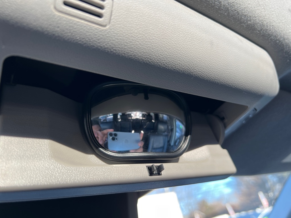 Toyota Sequoia RWD 5.7L SR5 (Natl) 2012