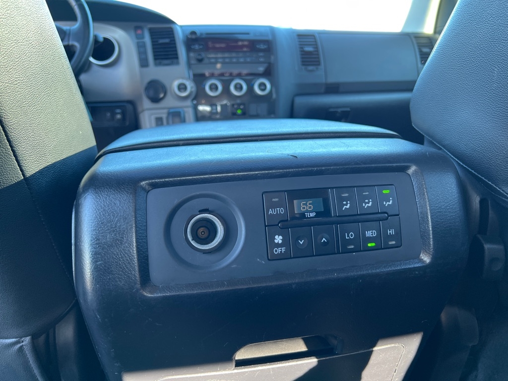 Toyota Sequoia RWD 5.7L SR5 (Natl) 2012