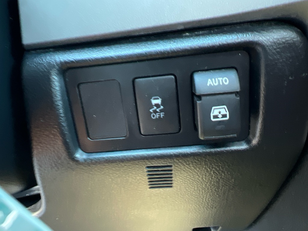 Toyota Sequoia RWD 5.7L SR5 (Natl) 2012