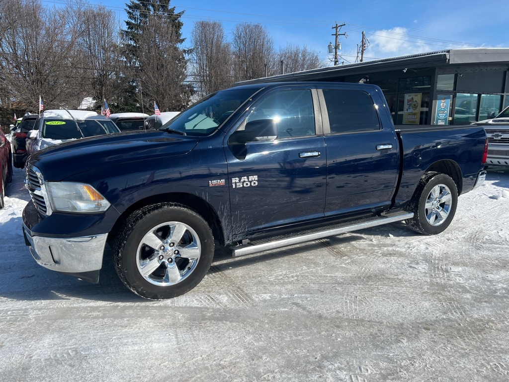 RAM 1500 2WD Crew Cab 140.5" Lone Star 2015