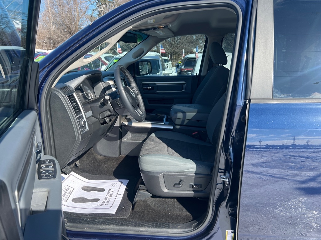 RAM 1500 2WD Crew Cab 140.5" Lone Star 2015