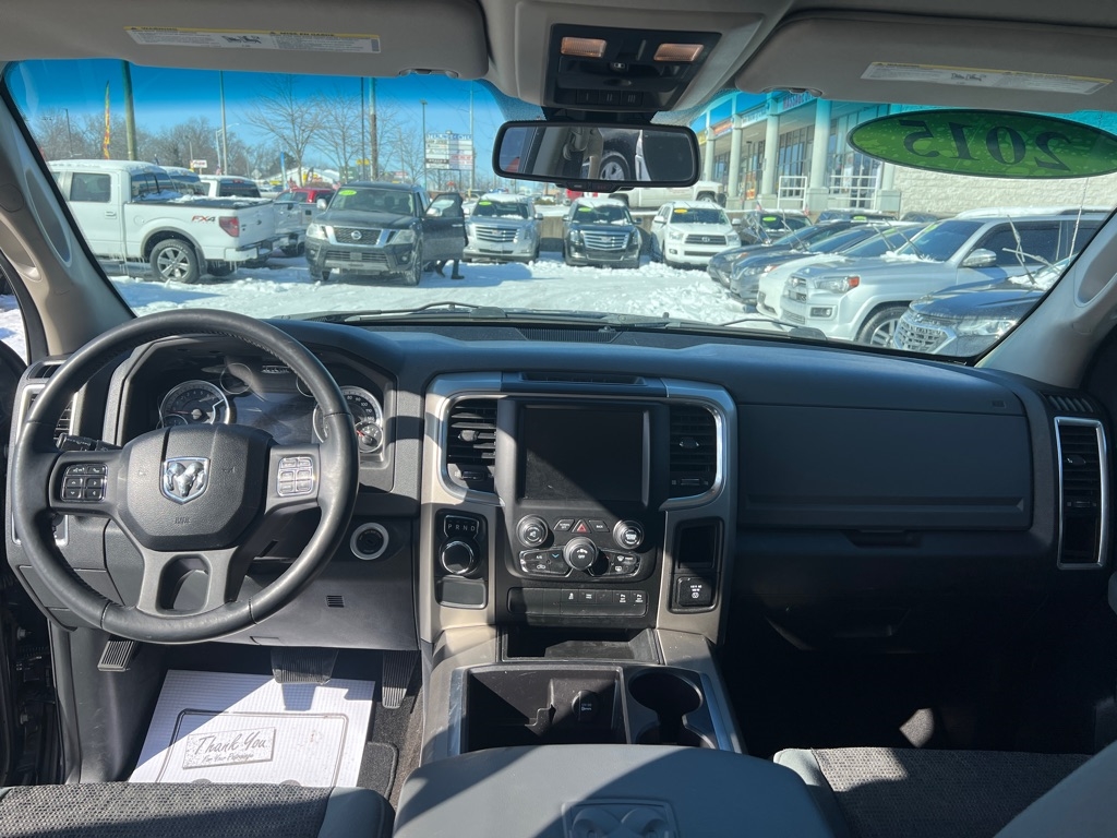 RAM 1500 2WD Crew Cab 140.5" Lone Star 2015