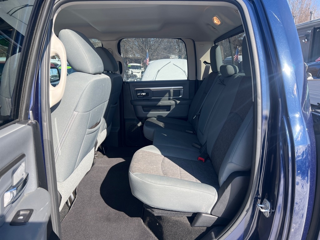 RAM 1500 2WD Crew Cab 140.5" Lone Star 2015