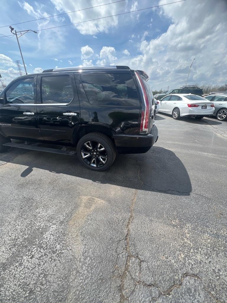 View vehicle photo 7