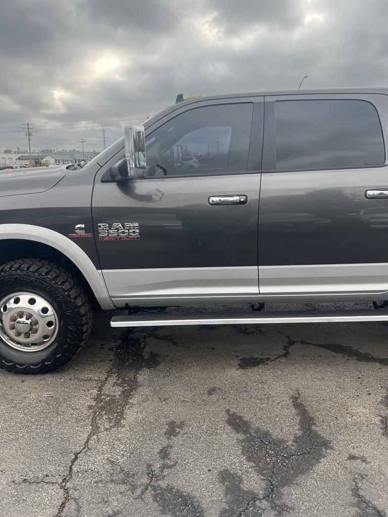 RAM 3500 4WD Mega Cab 160.5" Laramie 2015