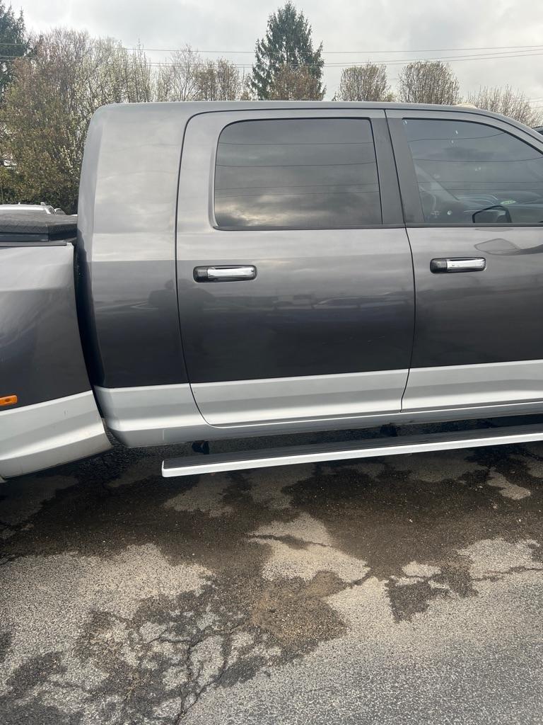 RAM 3500 4WD Mega Cab 160.5" Laramie 2015