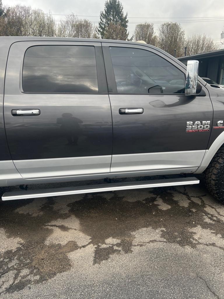RAM 3500 4WD Mega Cab 160.5" Laramie 2015