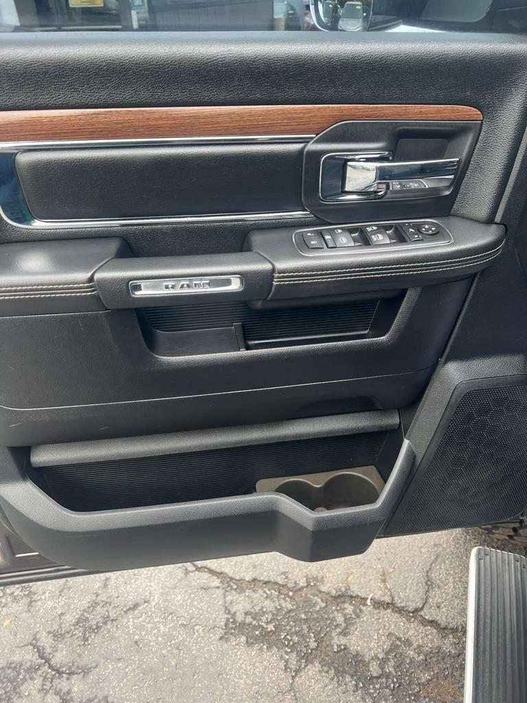 RAM 3500 4WD Mega Cab 160.5" Laramie 2015