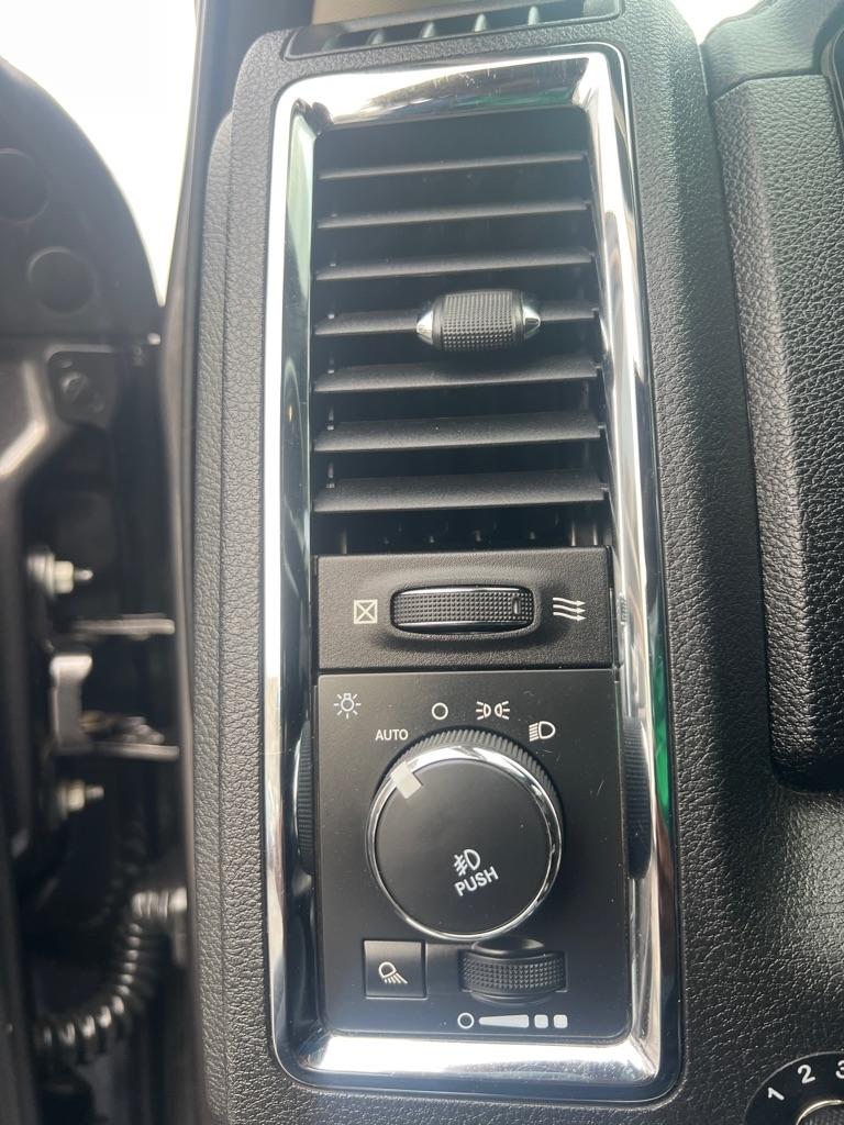 RAM 3500 4WD Mega Cab 160.5" Laramie 2015