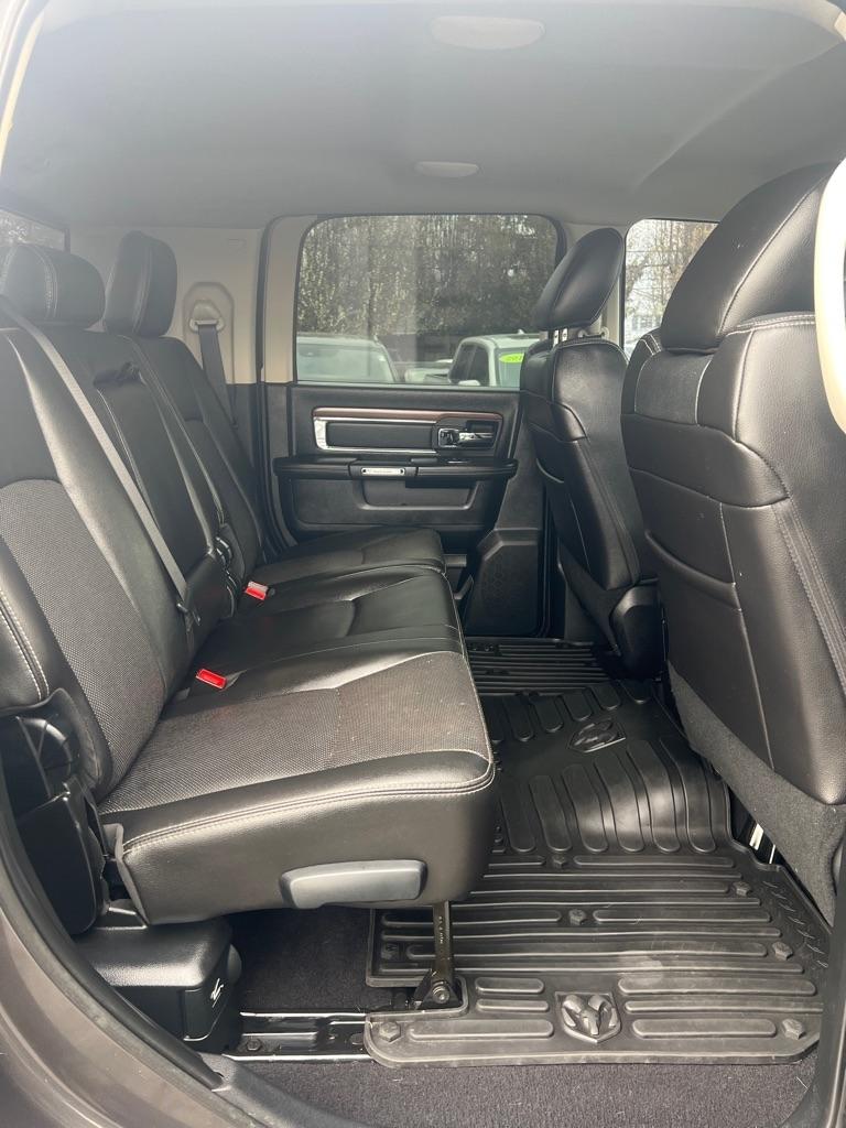 RAM 3500 4WD Mega Cab 160.5" Laramie 2015