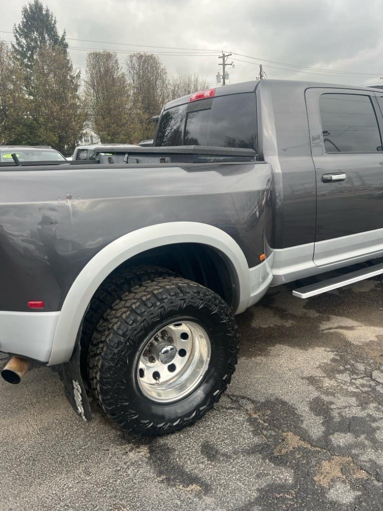 RAM 3500 4WD Mega Cab 160.5" Laramie 2015