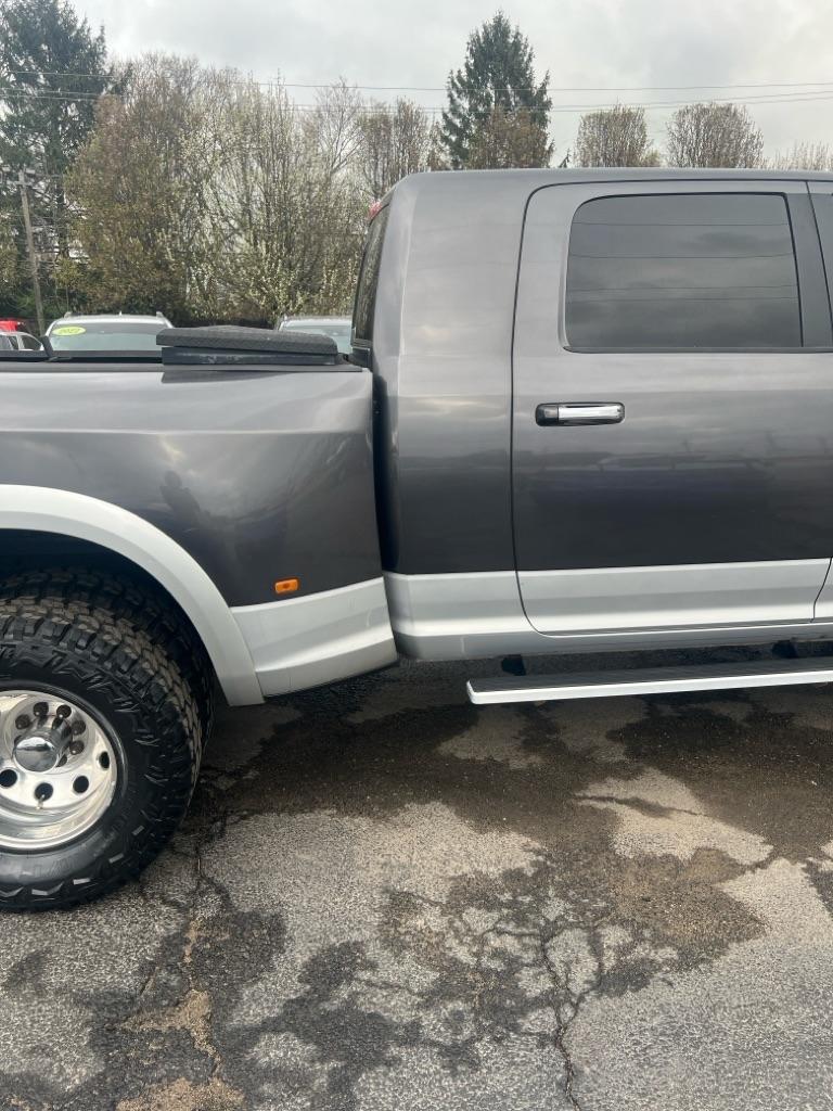 RAM 3500 4WD Mega Cab 160.5" Laramie 2015