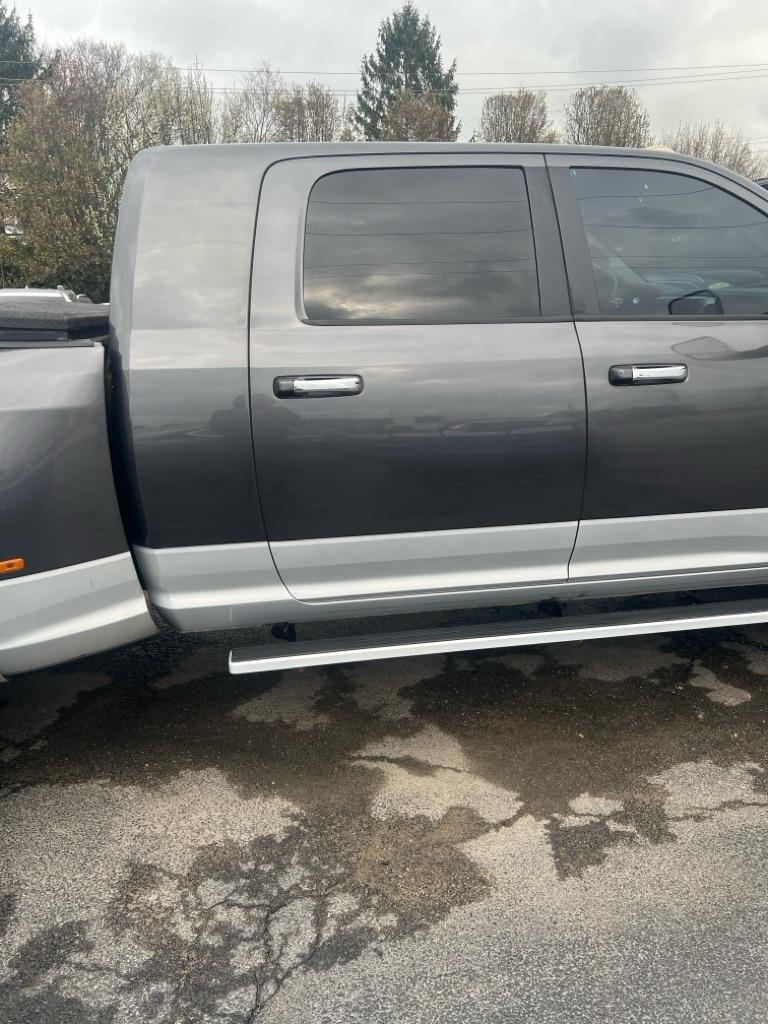 RAM 3500 4WD Mega Cab 160.5" Laramie 2015